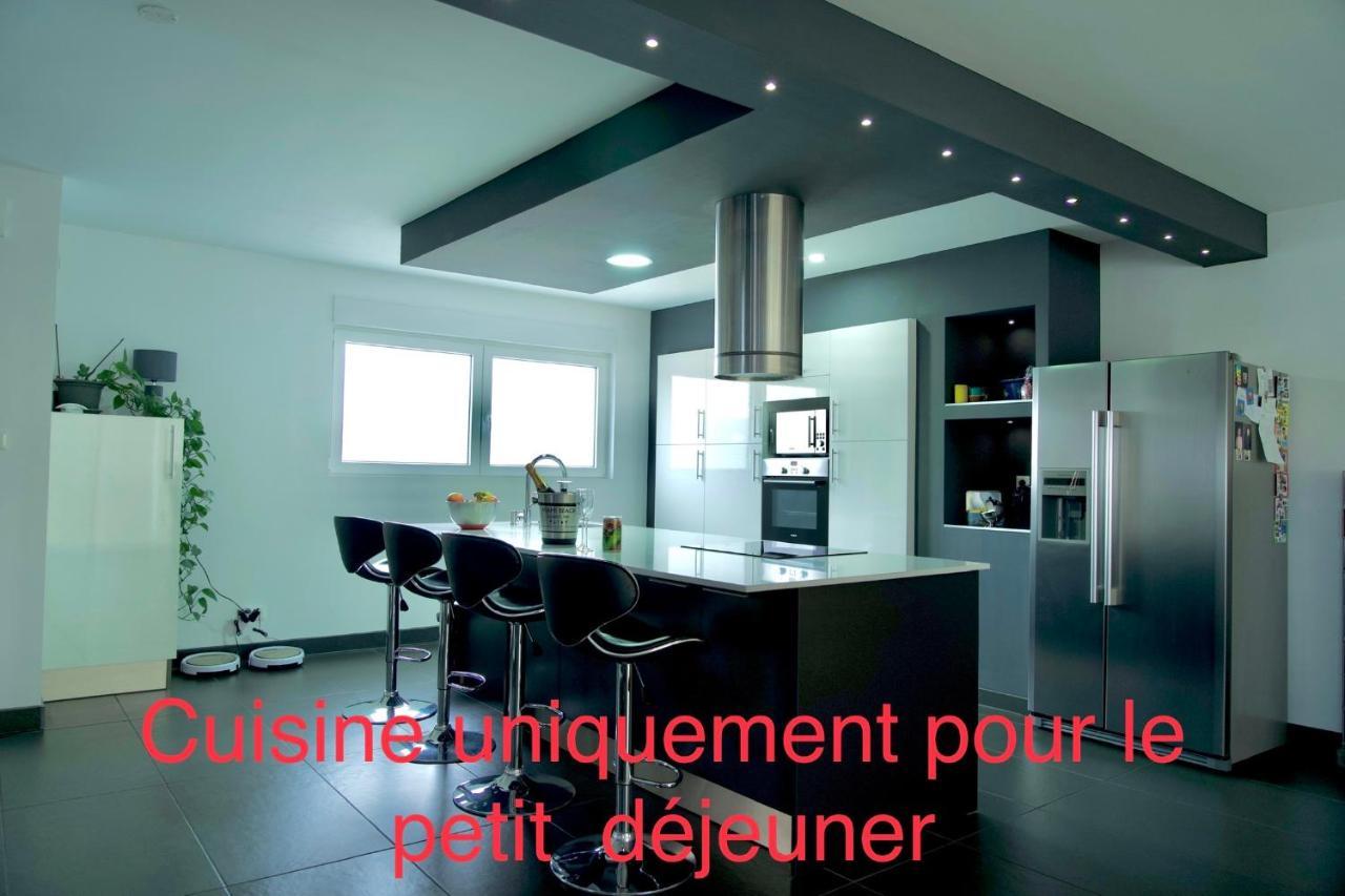 B&B Chez L'Habitant Chambre Privative Sur La Route Des Vins Tv Parking Box Velo Issenheim Exterior photo